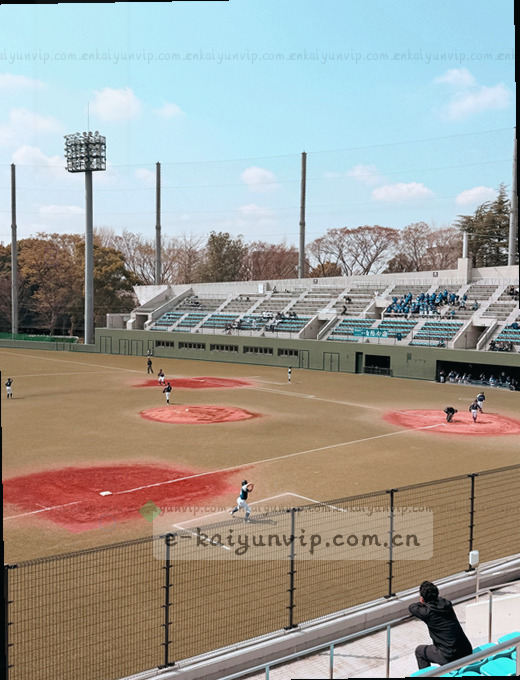用户正在手机上查看实时赛事比分，界面显示4-2领先。